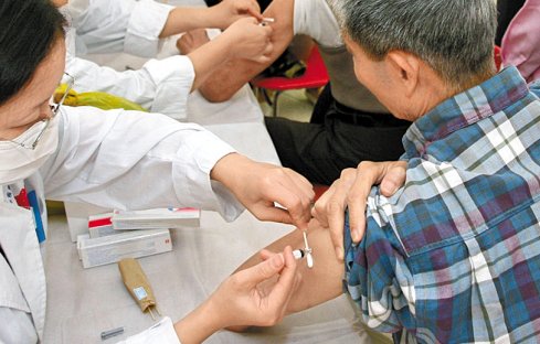 山西107岁老人完成新冠疫苗接种,老年人接种有哪些要求?