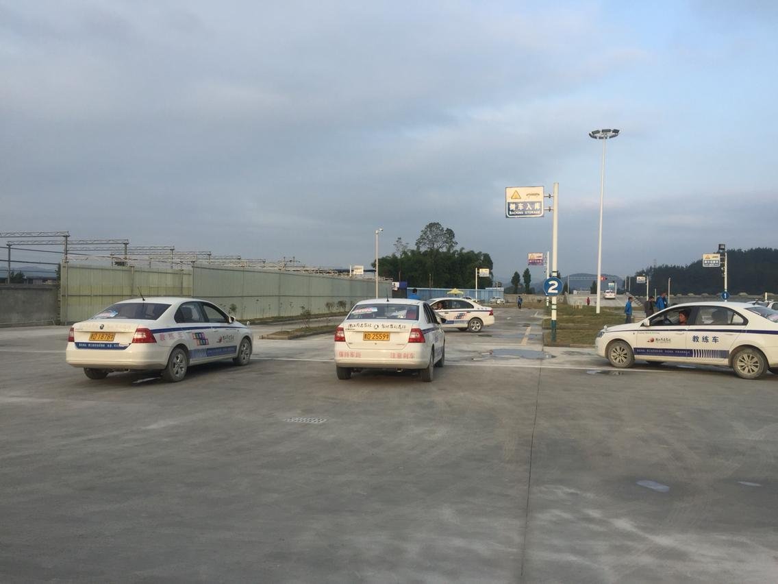 湖南一驾校学员投诉，遭已婚教练多次约酒，这位教练究竟居心何在？