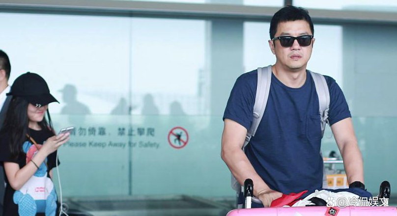 李亚鹏父女关系要散，李嫣表达不满，被指在刻意划清界限，这是怎么了？