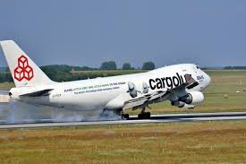 国航一航班骤降千米的原因是什么?