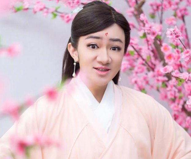 《百变大咖秀》王祖蓝左半身帝君右半身凤九,他还模仿过哪些人物?