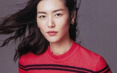 “芭比媖雄”刘雯闪亮登场，她的一生如何是蜕变的？