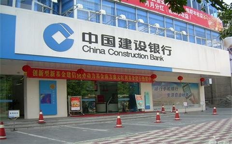 湖北大妈存款两万元，被银行办成了保险，我们如何确保老年人能够正常存储？