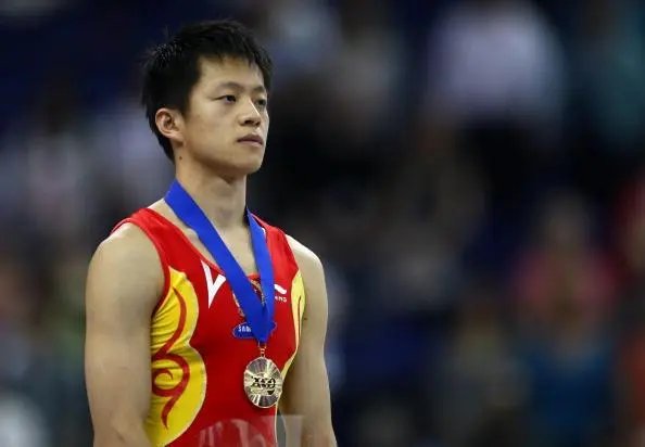 体操冠军张宏涛晒肌肉照,运动员们对自己的身材管理有多严苛?