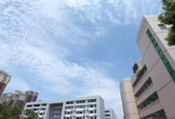 【急】请问株洲景弘中学怎么样？那里的老师的待遇怎么样？