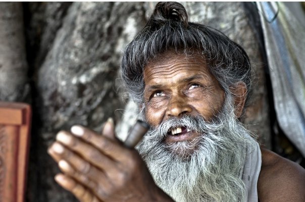 为何有人说尼泊尔的苦行僧是“左手人间，右手天堂”？