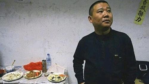 22年前，谁成了郭德纲和于谦生命中最硬的贵人？