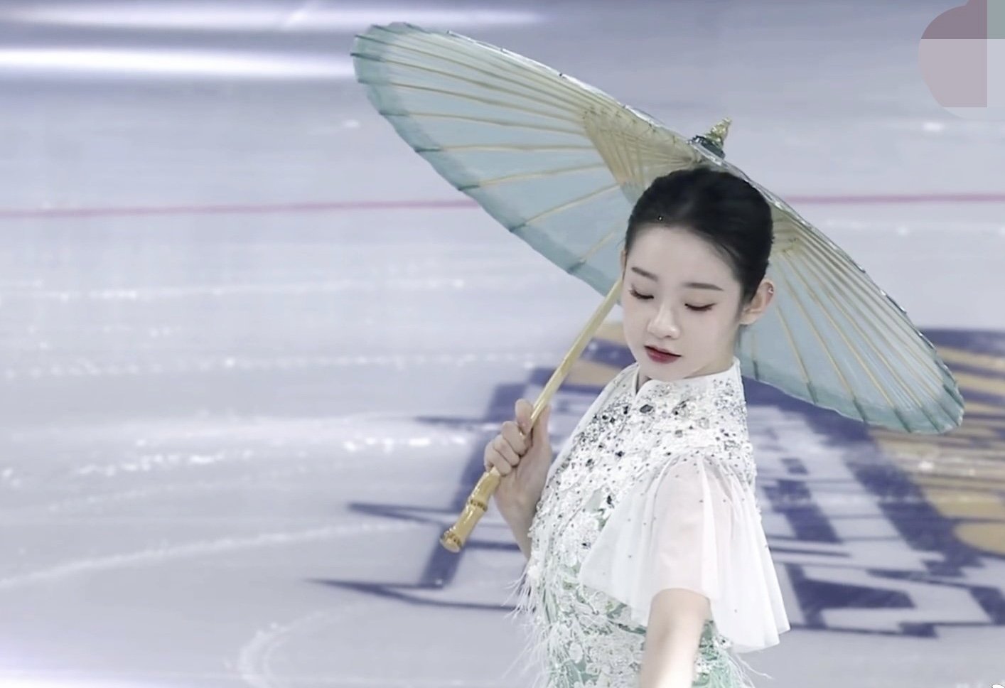 张艺凡在《超新星运动会》跳的中国风冰舞,你觉得怎么样?