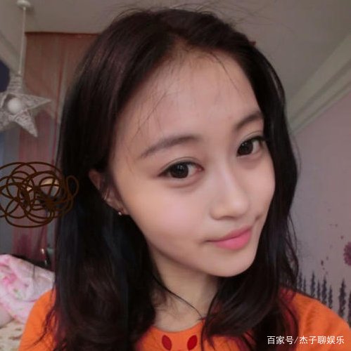 心痛！25岁的孙侨潞，生前刚租下3万豪宅，为何四只狗狗无人照顾？