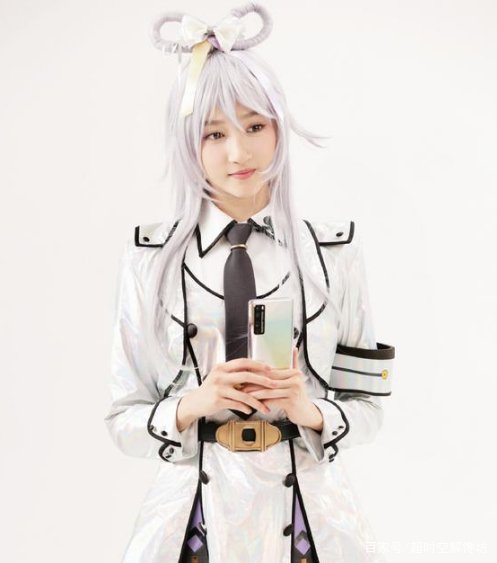 关晓彤真厉害，新代言cos洛天依，172身高马蜂腰腿有多长？