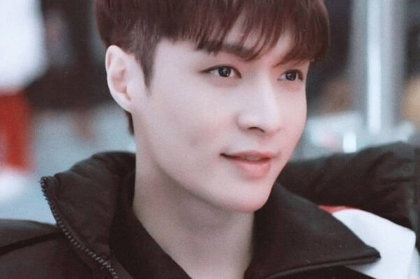 吴世勋朴灿烈直播跳张艺兴的《莲》，他们关系很好吗？