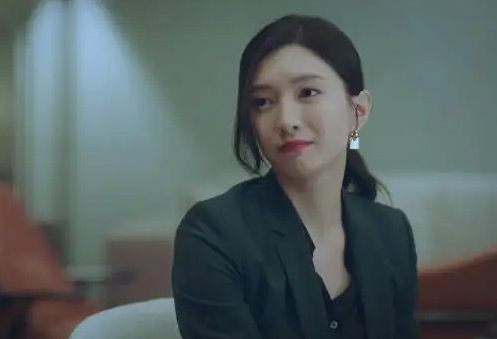 从《三十而已》到《女士的法则》，江疏影怎么演绎都市女性呢？