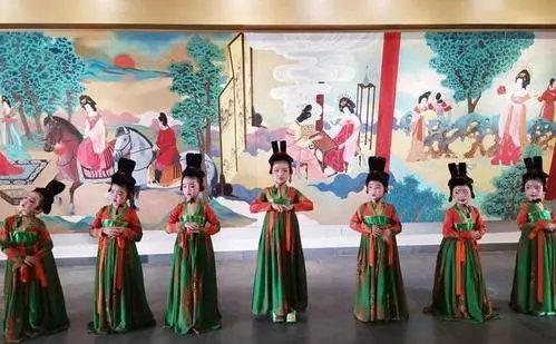 儿童版唐宫小姐姐来了，这些小萌宝的表现如何？