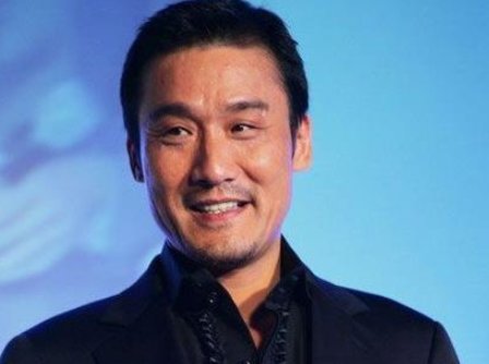 梁家辉首次在镜头前流泪道歉,双唇颤抖深鞠躬,这是怎么了?