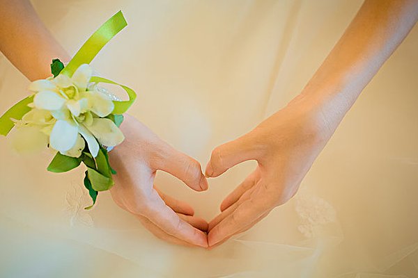 爱是一个人的事，爱情是两个人的事？