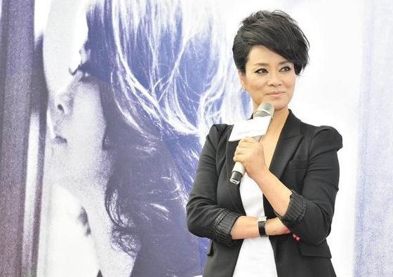 毛阿敏61岁的老公病逝了,他死后财产会如何分割?