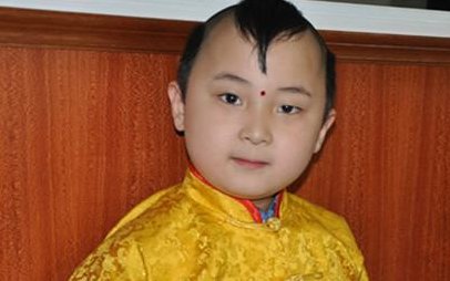 8岁患血癌去世的童星邓鸣贺，亲妹妹现在状态如何？