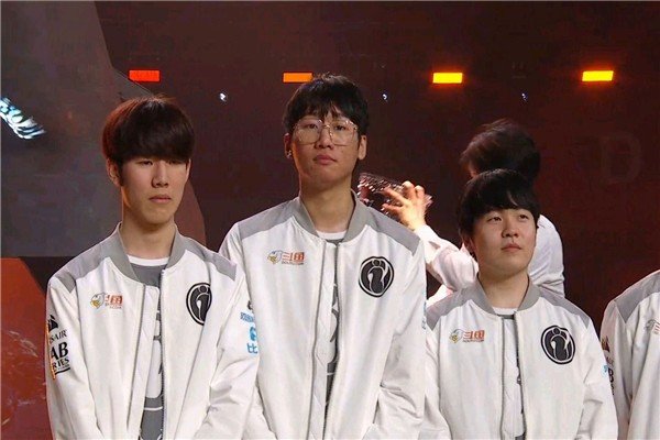 TheShy和宁王握手王思聪发声，为何这两人的矛盾王思聪都调解不好？