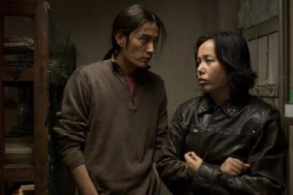 蒋雯丽扮丑出演《立春》，这部电影讲述了一个怎样的故事？