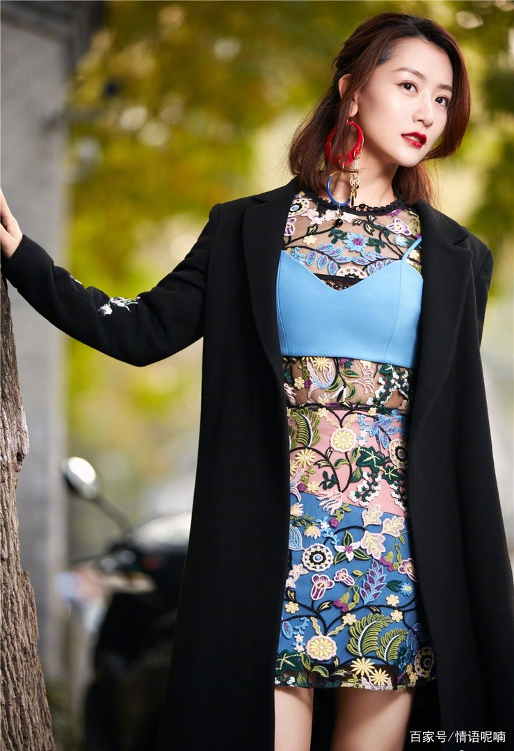 “京城四美”之一的白冰，如何穿的复古又优雅？