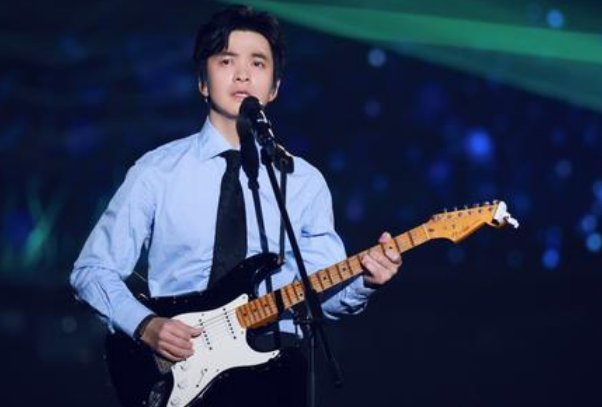 李健线上演唱会3700万人次线上聆听,他是多少人的青春?