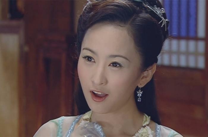 《欢天喜地七仙女》中,青儿喜欢的是马天龙还是王爷?