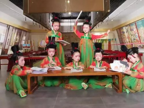 儿童版唐宫小姐姐来了，这些小萌宝的表现如何？