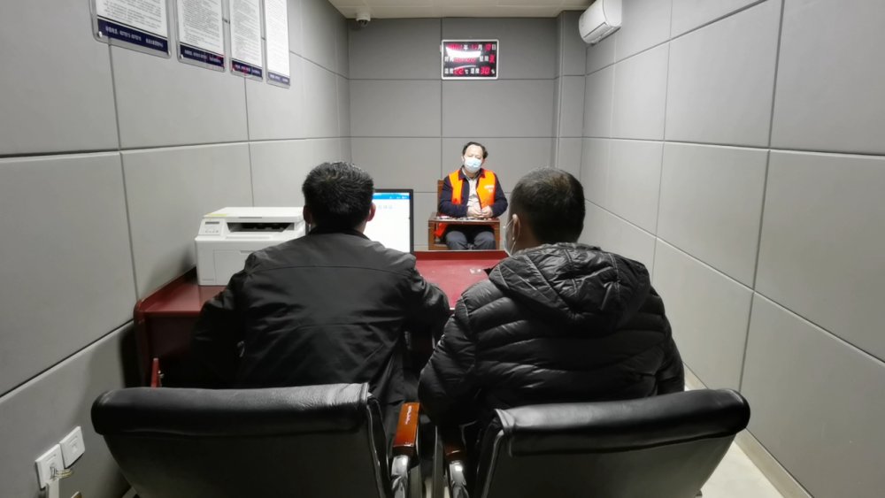 河南一男子抢11名婴儿后潜逃17年，资产庞大，最终是如何被警方抓获的？