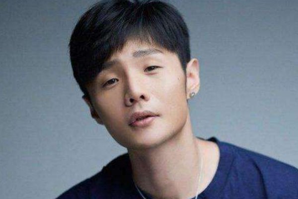 李荣浩在微博晒出《乡村爱情》的手办，你能认出这手办是谁吗？