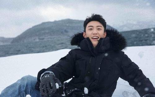 郭美美自爆黄景瑜曾是其前男友，对于她的这波操作你怎么看？