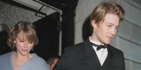 霉霉和男友Joe Alwyn海边度假，水中拥吻，他们的感情状态如何？