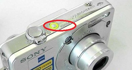 数码照相机索尼dsc_w70怎么开机