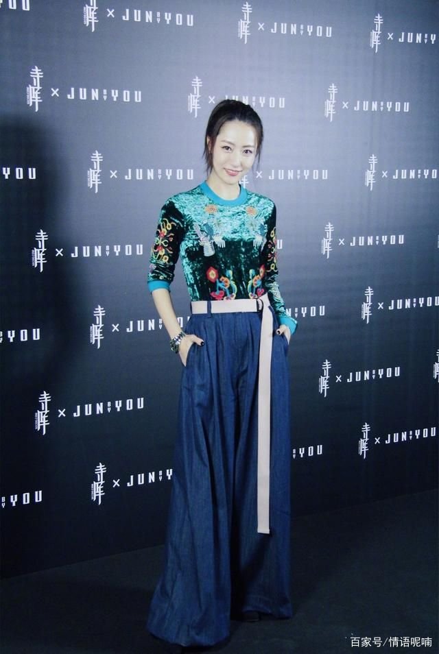 “京城四美”之一的白冰，如何穿的复古又优雅？