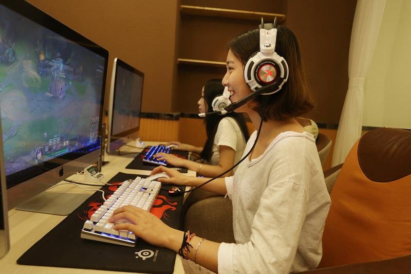 硬核！86岁大爷玩通关几百款游戏，这是你理想中的老年生活吗？