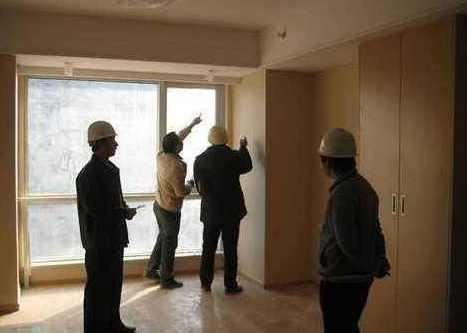 离谱!夫妻看新房发现被人装修入住,这是究竟是怎么回事呢?