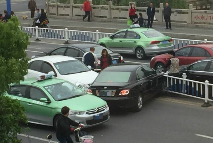 江苏一货车司机两分钟内恶意别车7次,他为何要这么做?