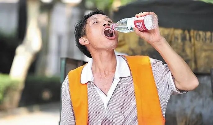 高温下居民纷纷到古墓纳凉,当地:未损坏墓群!古墓真的很凉快吗?