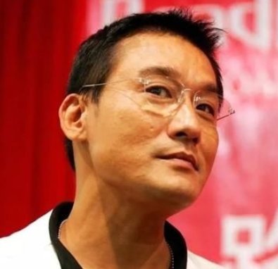 梁家辉首次在镜头前流泪道歉,双唇颤抖深鞠躬,这是怎么了?