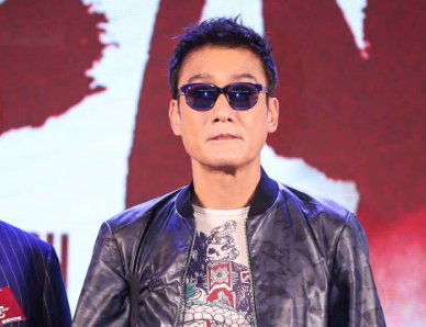 梁家辉首次在镜头前流泪道歉,双唇颤抖深鞠躬,这是怎么了?