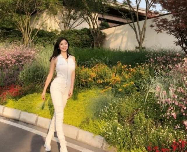 因刘强东事件爆红，被称为中国版卡戴珊，柳岩都甘拜下风，蒋聘婷近况如何？