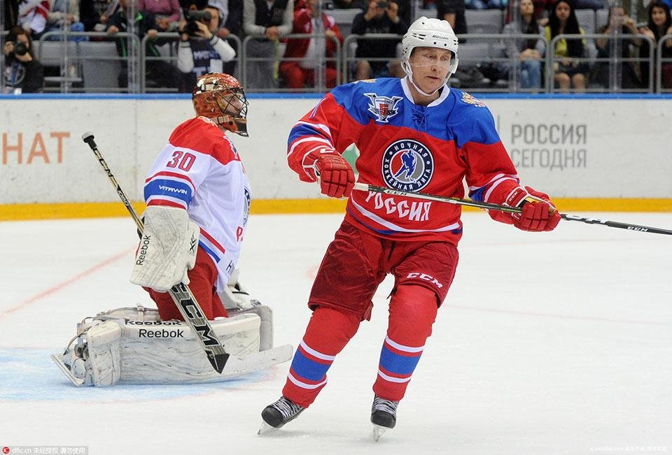 俄罗斯冰球运动员被球击中身亡，具体实情是怎样的？