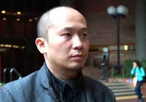 人教版教材插图问题引发争议，这个版本的教材是谁设计的？