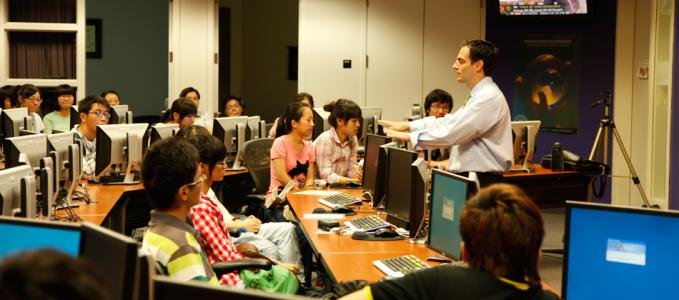 美国解除中国学生赴美限制,背后有哪些利益?