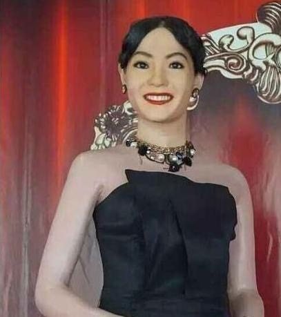 不止范冰冰对蜡像感到崩溃，还有这些明星蜡像才辣眼睛！你认为谁的最像？