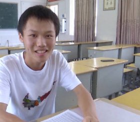 湖南那个在课桌上刻浙大的男孩考上了清华,你如何看待此事?
