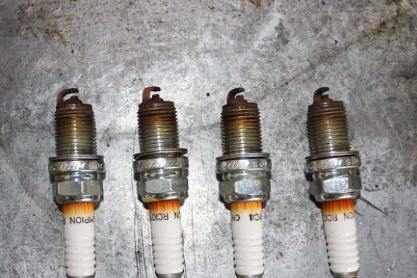 汽车火花塞的作用是什么？