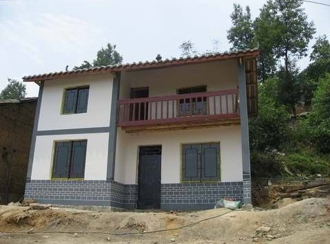 农村违建房 已经建好半年了 综合执法来强制拆房 符合法律规定吗?