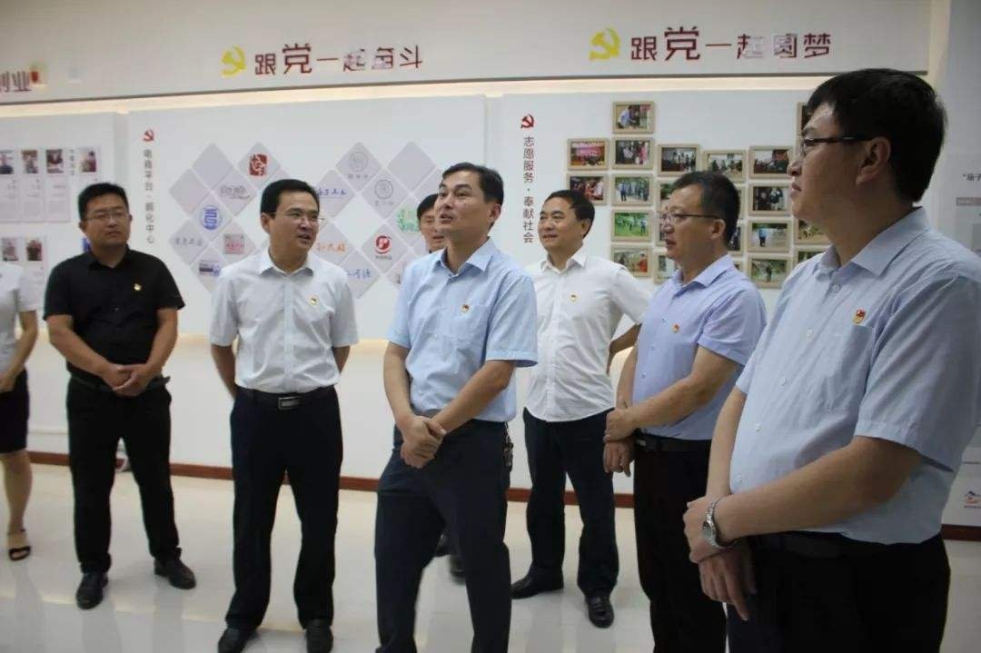 晋升一级主任科员条件：乡科级正职或二级主任科员2年以上，我理解为乡科级正职不需要2年限制？