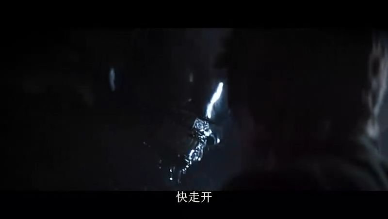 五个还是六个宇航员从太空返回时地球时被外星生物附体，最后破体而出