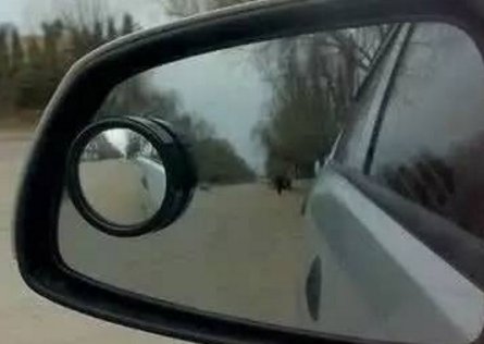 汽车后视镜加个小圆镜，放在什么位置最好